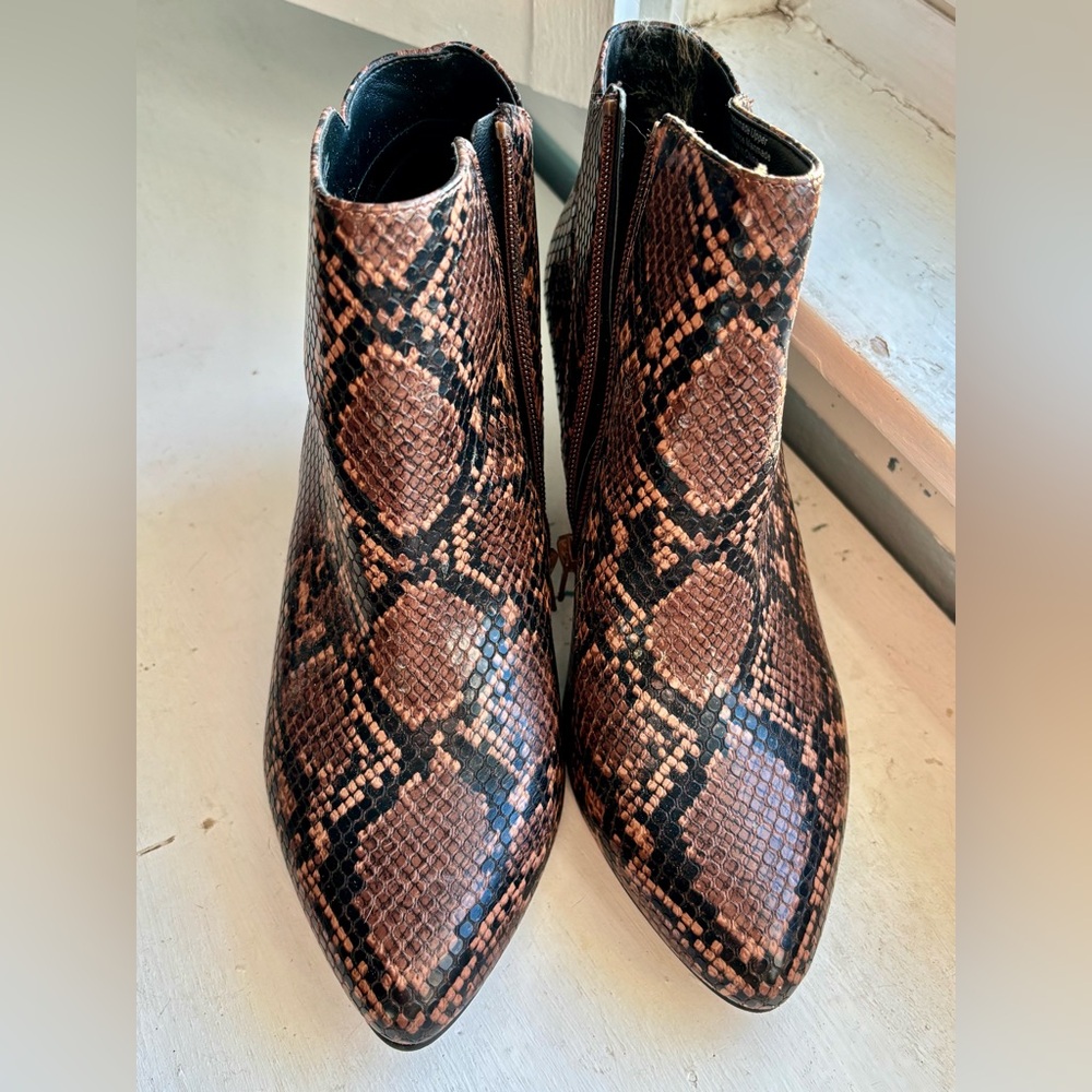7.5 wide boots with low heels.